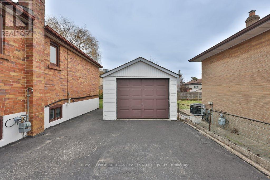 39 Wickford Drive, Toronto, Ontario  M6L 1K9 - Photo 31 - W12967988