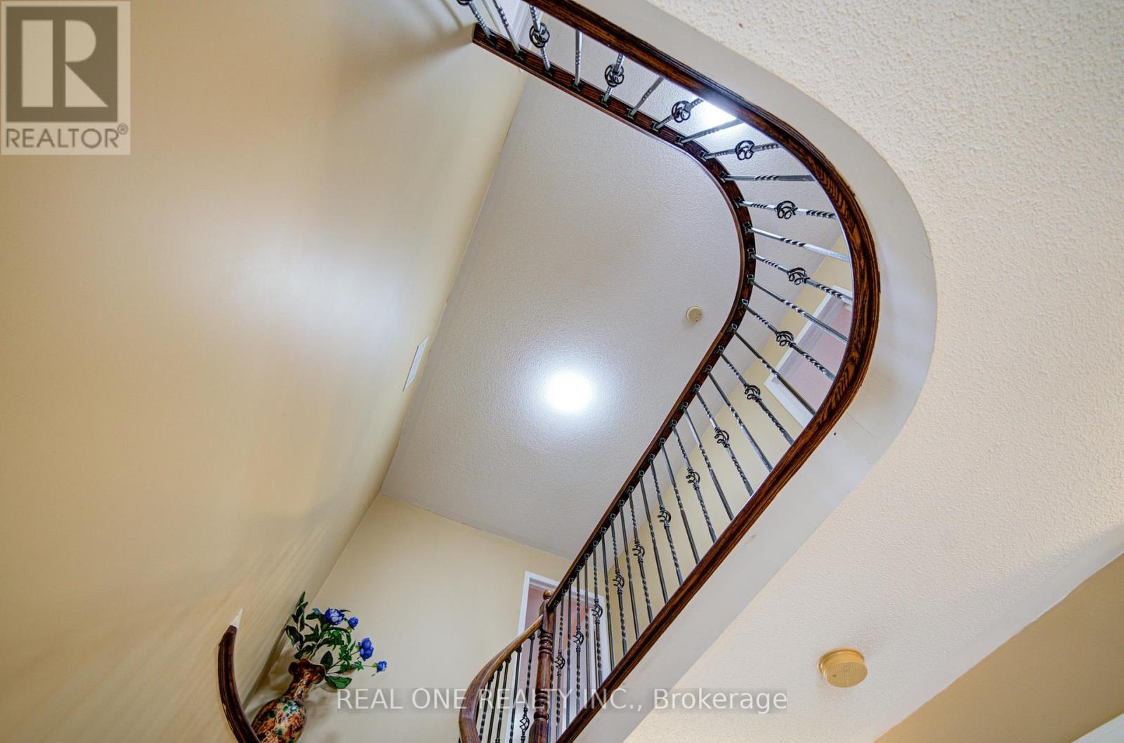 3696 Waterfall Crescent, Mississauga, Ontario  L5N 8G8 - Photo 8 - W12968030