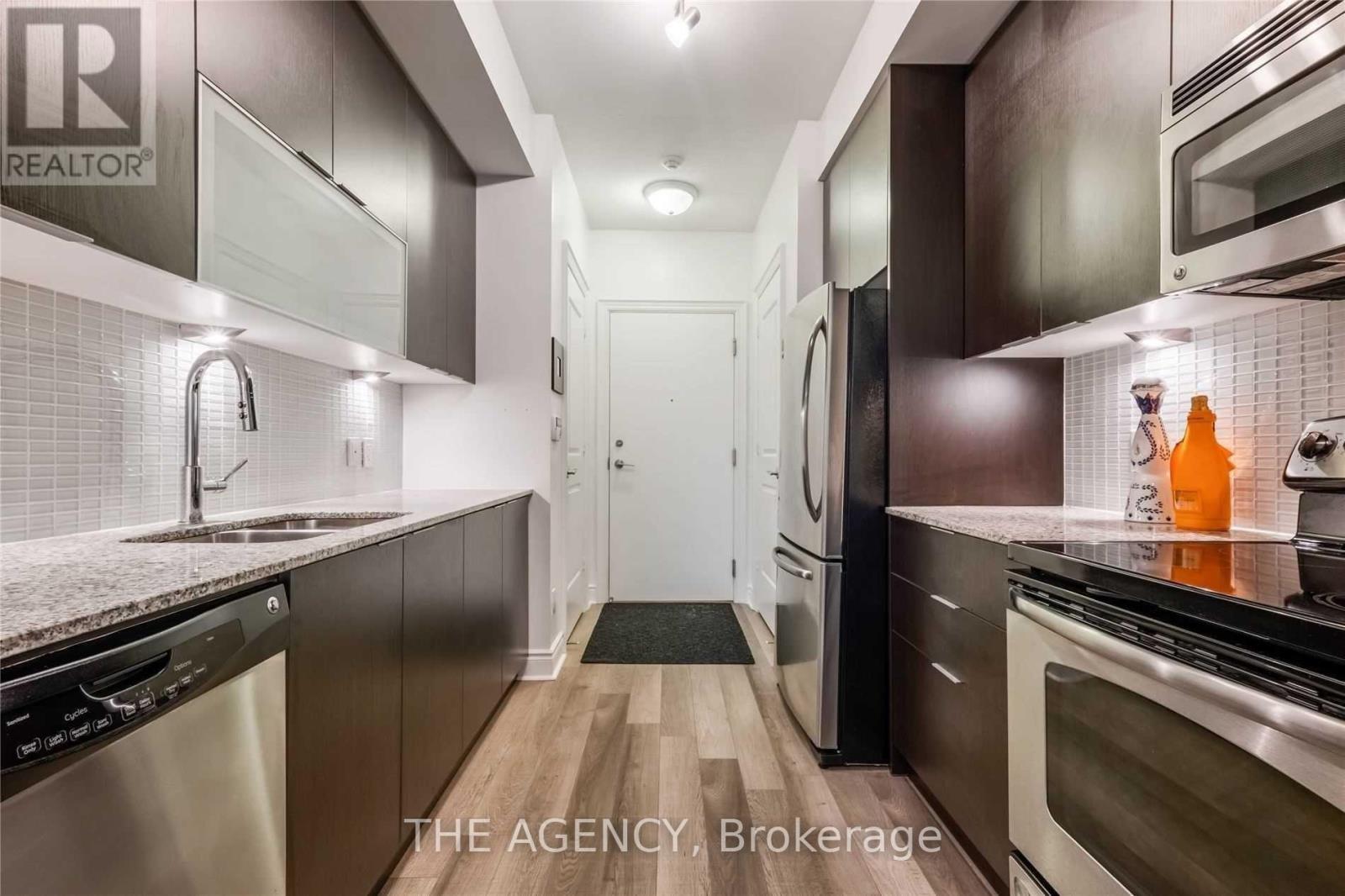 1013 - 16 Brookers Lane, Toronto, Ontario  M8V 0A5 - Photo 4 - W12968082