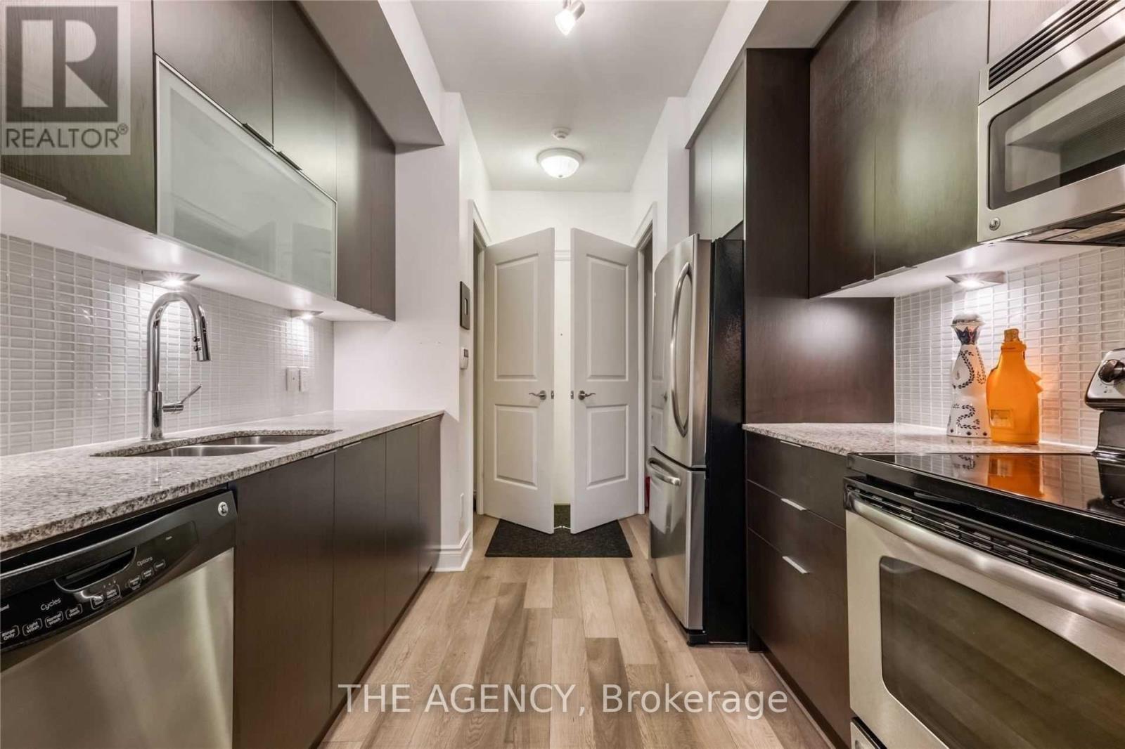 1013 - 16 Brookers Lane, Toronto, Ontario  M8V 0A5 - Photo 6 - W12968082