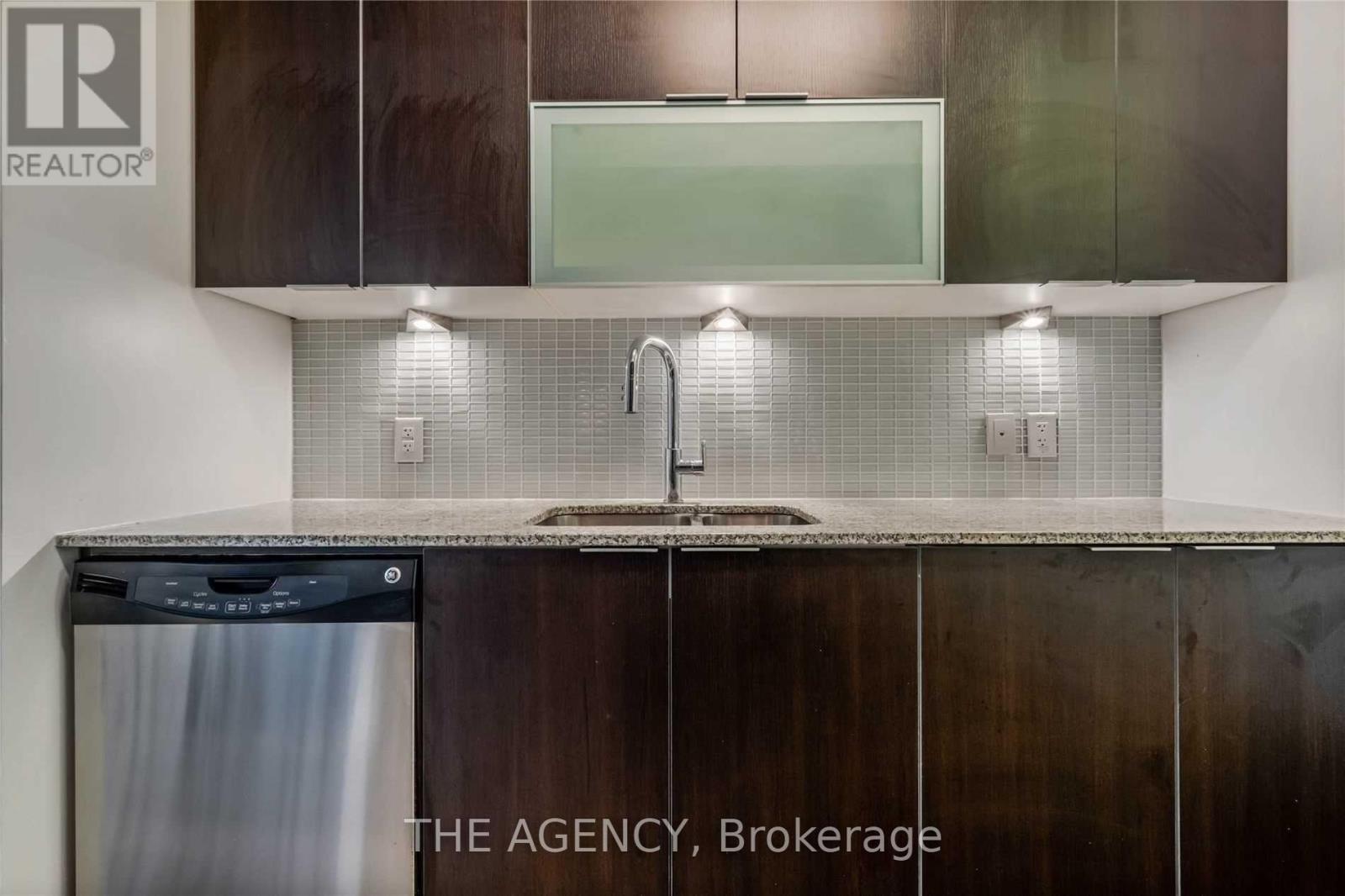 1013 - 16 Brookers Lane, Toronto, Ontario  M8V 0A5 - Photo 8 - W12968082