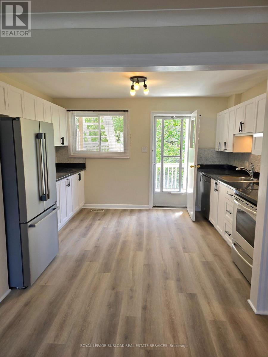 1 - 712 Ross Street, Burlington, Ontario  L7S 1S2 - Photo 5 - W12968112