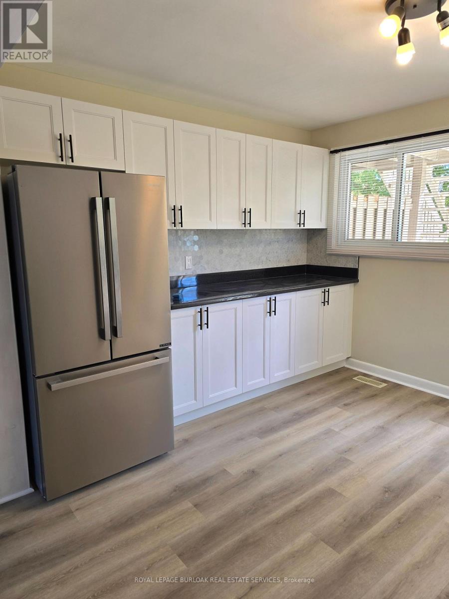 1 - 712 Ross Street, Burlington, Ontario  L7S 1S2 - Photo 6 - W12968112