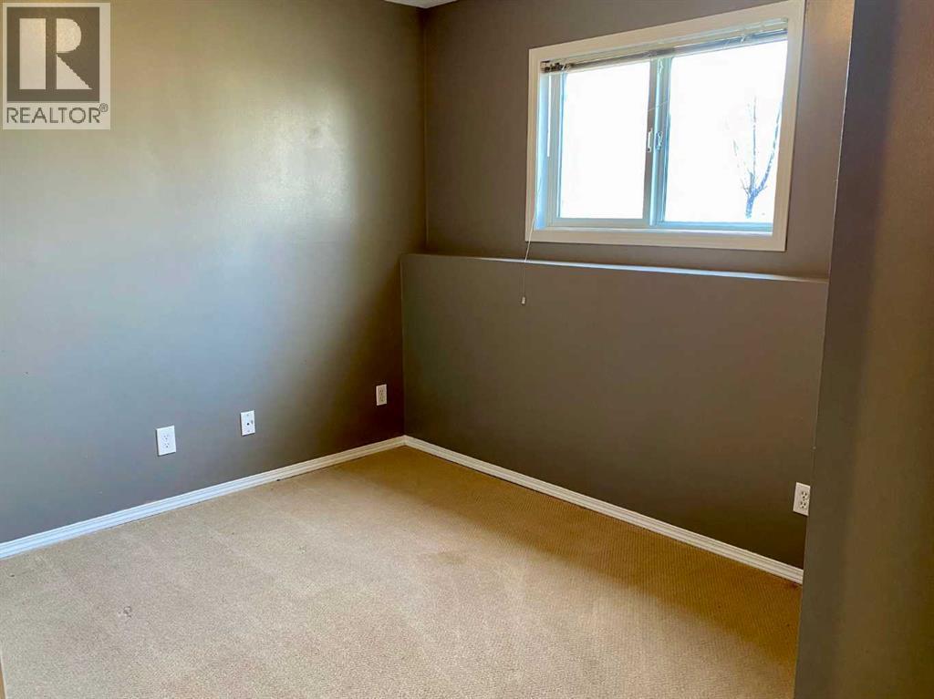 4, 5 Tartan Boulevard W, Lethbridge, Alberta  T1J 4Y5 - Photo 11 - A2299777