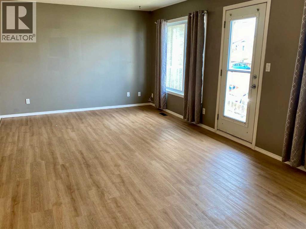 4, 5 Tartan Boulevard W, Lethbridge, Alberta  T1J 4Y5 - Photo 3 - A2299777