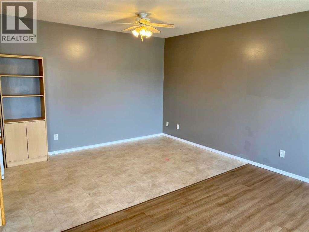 4, 5 Tartan Boulevard W, Lethbridge, Alberta  T1J 4Y5 - Photo 6 - A2299777