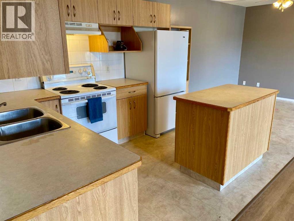 4, 5 Tartan Boulevard W, Lethbridge, Alberta  T1J 4Y5 - Photo 4 - A2299777