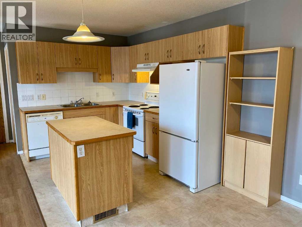 4, 5 Tartan Boulevard W, Lethbridge, Alberta  T1J 4Y5 - Photo 5 - A2299777