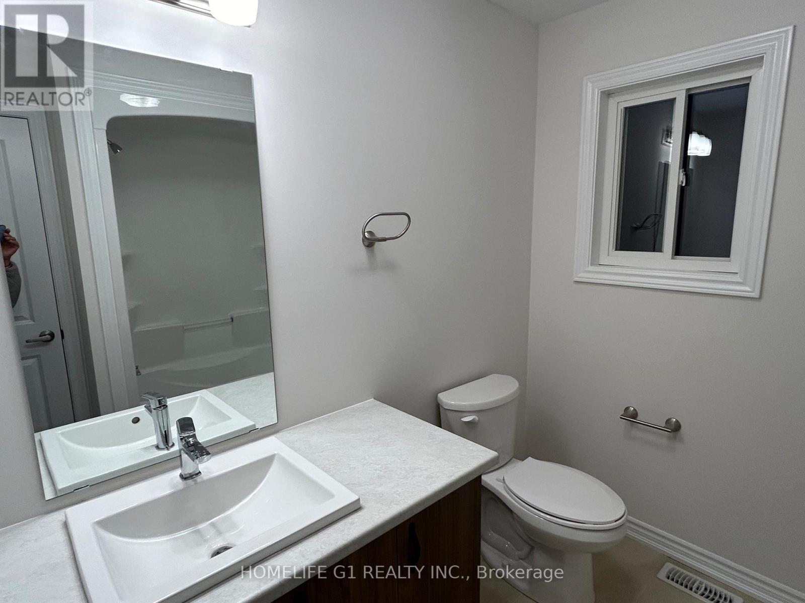 58 Bradley Avenue, Welland, Ontario  L3B 0K1 - Photo 2 - X12968072