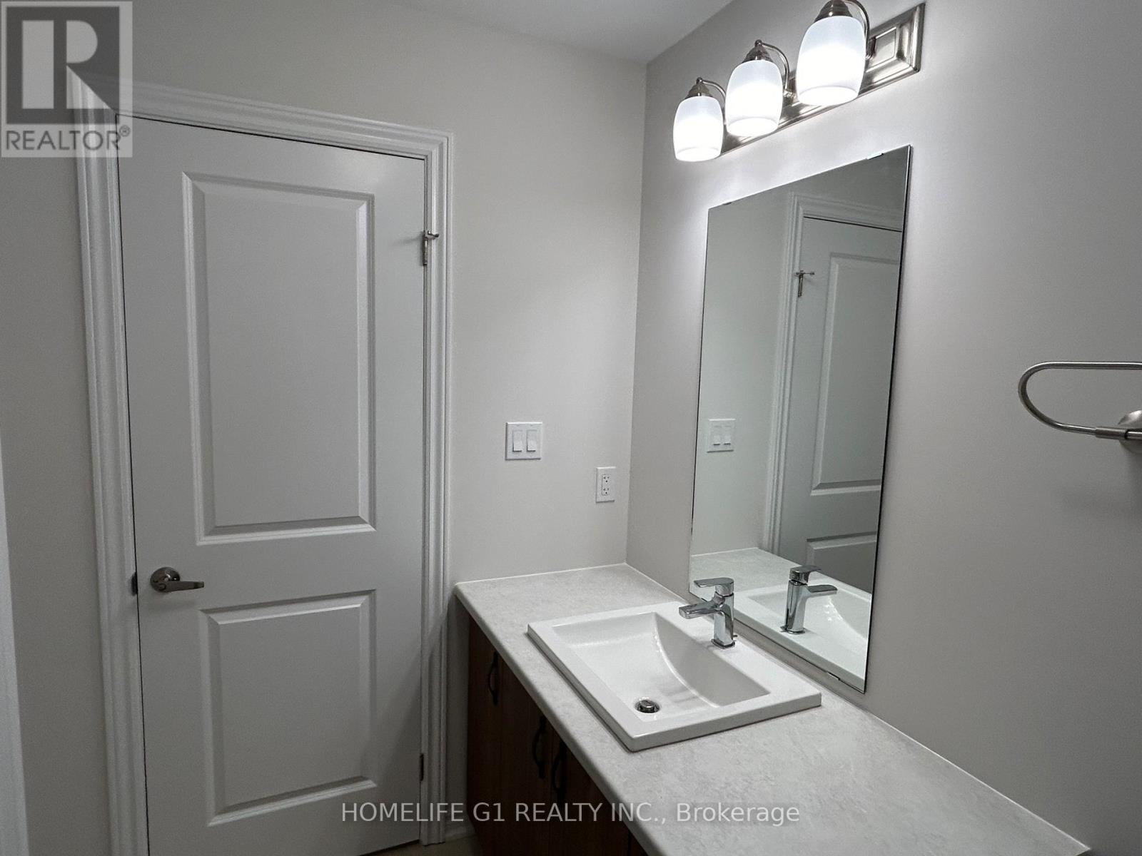 58 Bradley Avenue, Welland, Ontario  L3B 0K1 - Photo 3 - X12968072