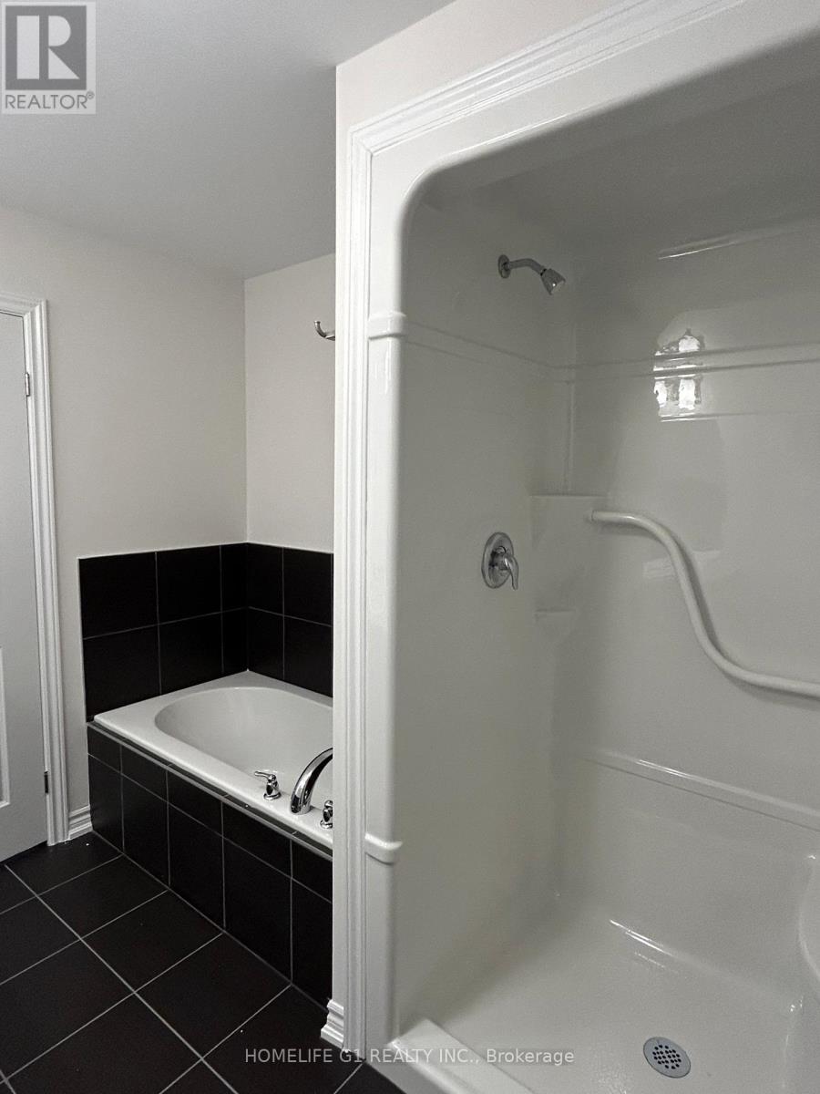 58 Bradley Avenue, Welland, Ontario  L3B 0K1 - Photo 8 - X12968072