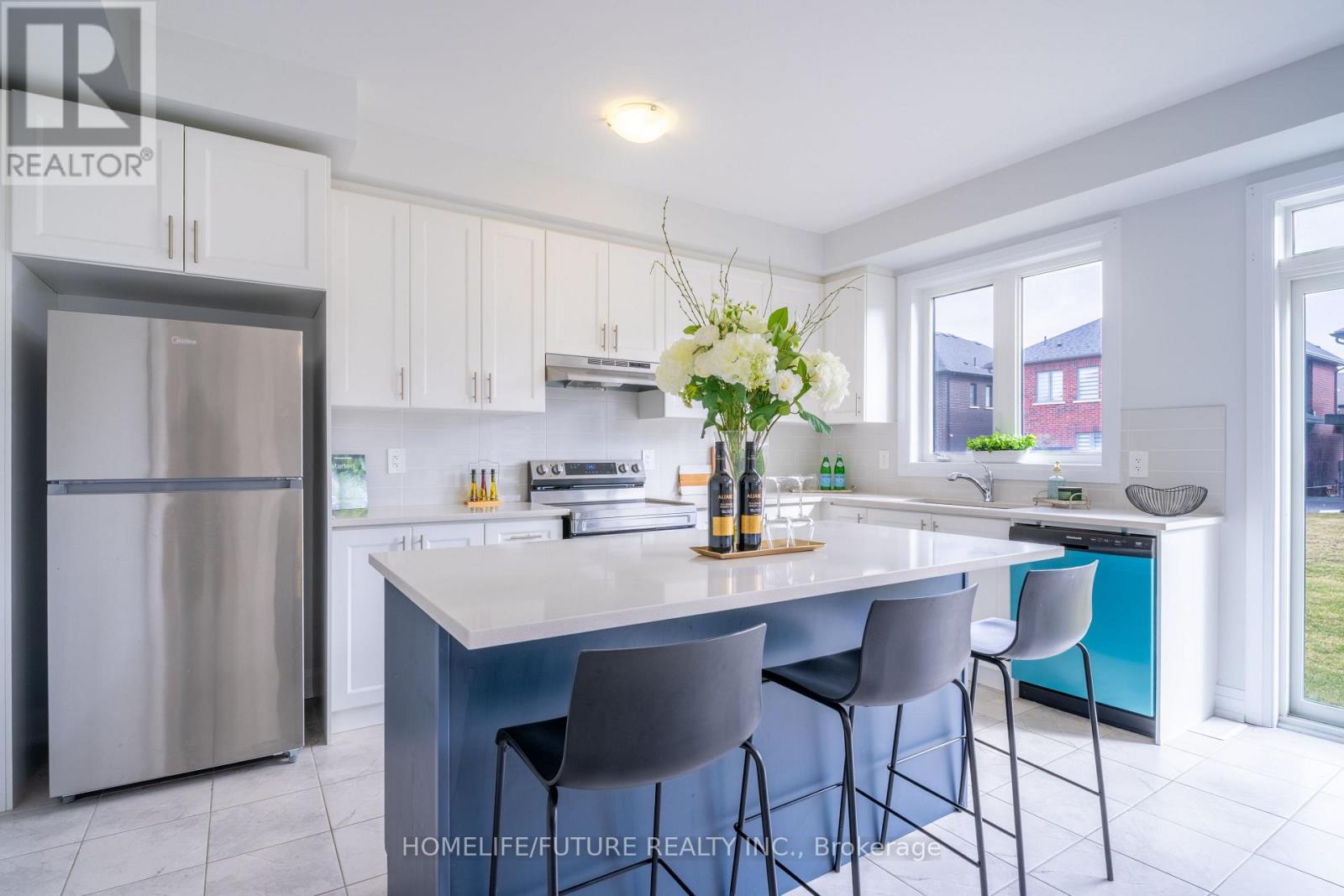 22 Mckay Avenue, Kawartha Lakes, Ontario  K9V 0R2 - Photo 10 - X12968108