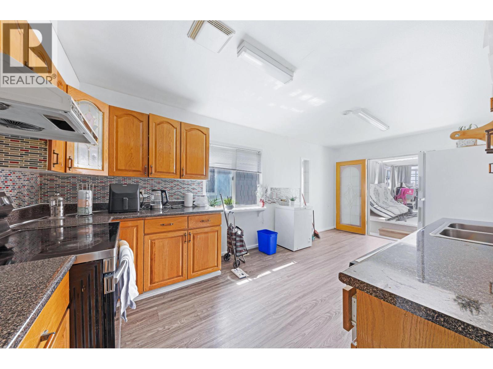 6777 Kerr Street, Vancouver, British Columbia V5S 3C7 - Photo 6 - R3107976