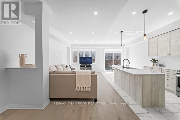 15 Landolfi Way, Bradford West Gwillimbury, Ontario  L3Z 4L6 - Photo 14 - N12963690