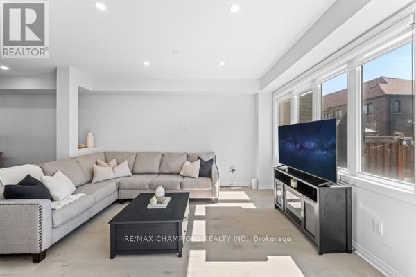 15 Landolfi Way, Bradford West Gwillimbury, Ontario  L3Z 4L6 - Photo 19 - N12963690