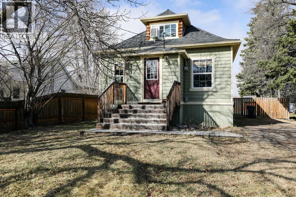 174 S 2 Street W, Magrath, Alberta