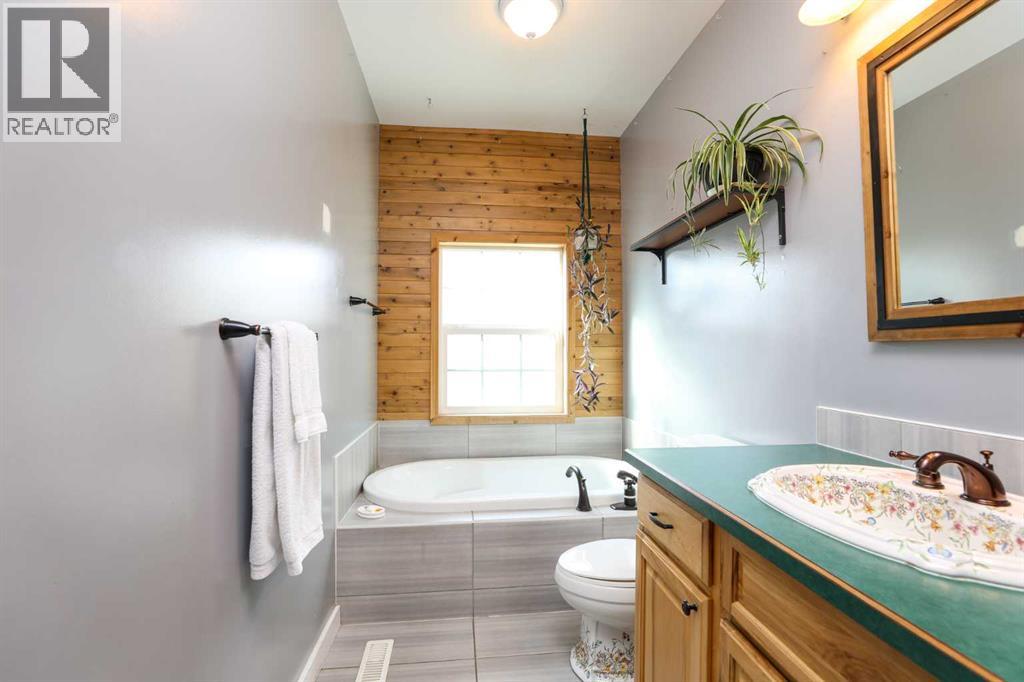 174 S 2 Street W, Magrath, Alberta  T0K 1J0 - Photo 11 - A2299805