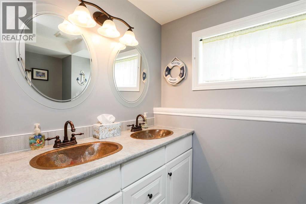 174 S 2 Street W, Magrath, Alberta  T0K 1J0 - Photo 17 - A2299805