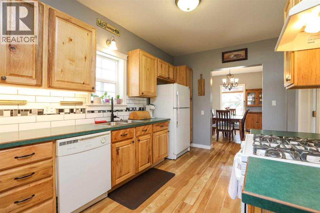 174 S 2 Street W, Magrath, Alberta  T0K 1J0 - Photo 9 - A2299805