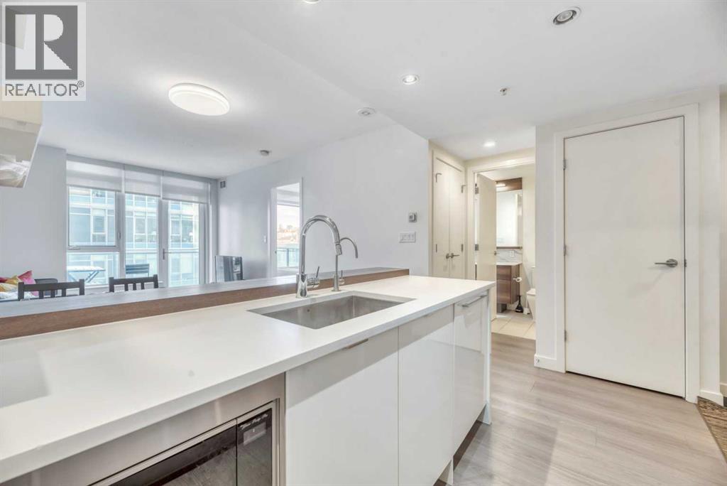 606, 108 Waterfront Court SW, Calgary, Alberta  T2P 1K7 - Photo 5 - A2297186