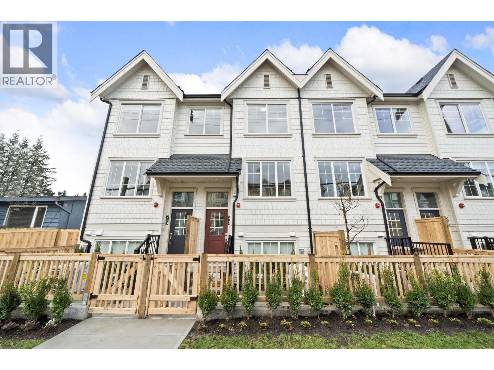 254 720 Robinson Street, Coquitlam, British Columbia  V3J 0P9 - Photo 1 - R3107809