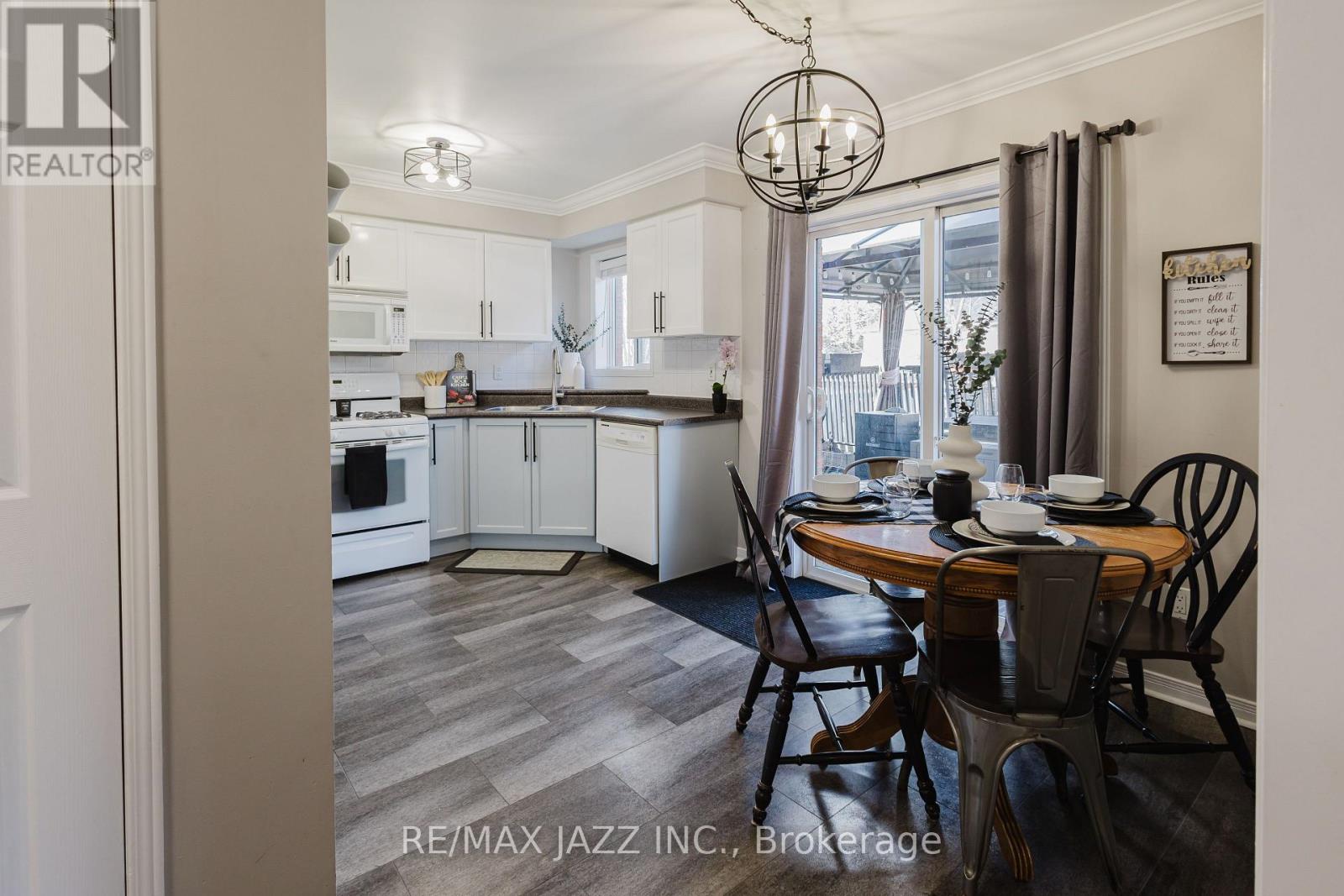 104 Calwell Drive, Scugog, Ontario  L9L 1T7 - Photo 4 - E12948152