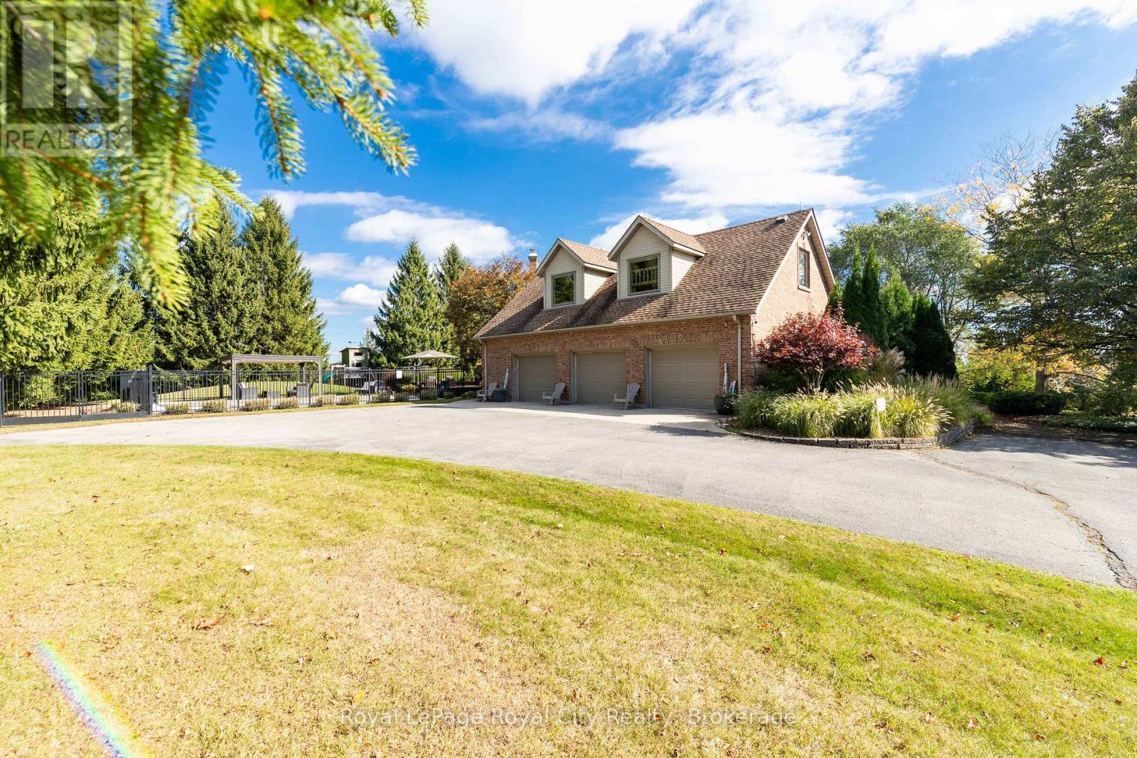 20 Fox Run Drive, Puslinch, Ontario  N0B 2J0 - Photo 3 - X12968154