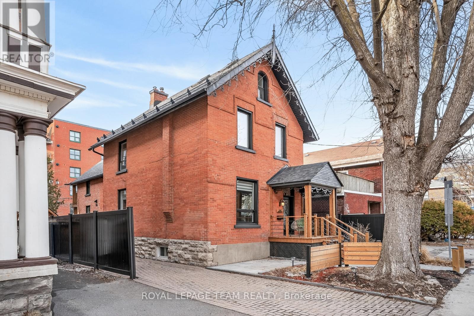 349 FRANK STREET, Ottawa, Ontario