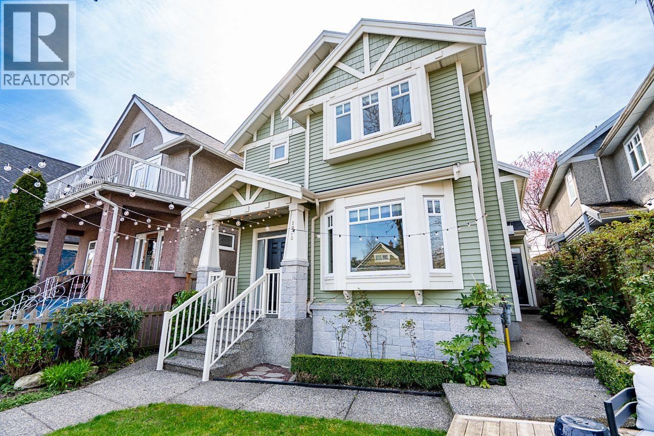 1938 Adanac Street, Vancouver, British Columbia  V5L 2E4 - Photo 2 - R3108006