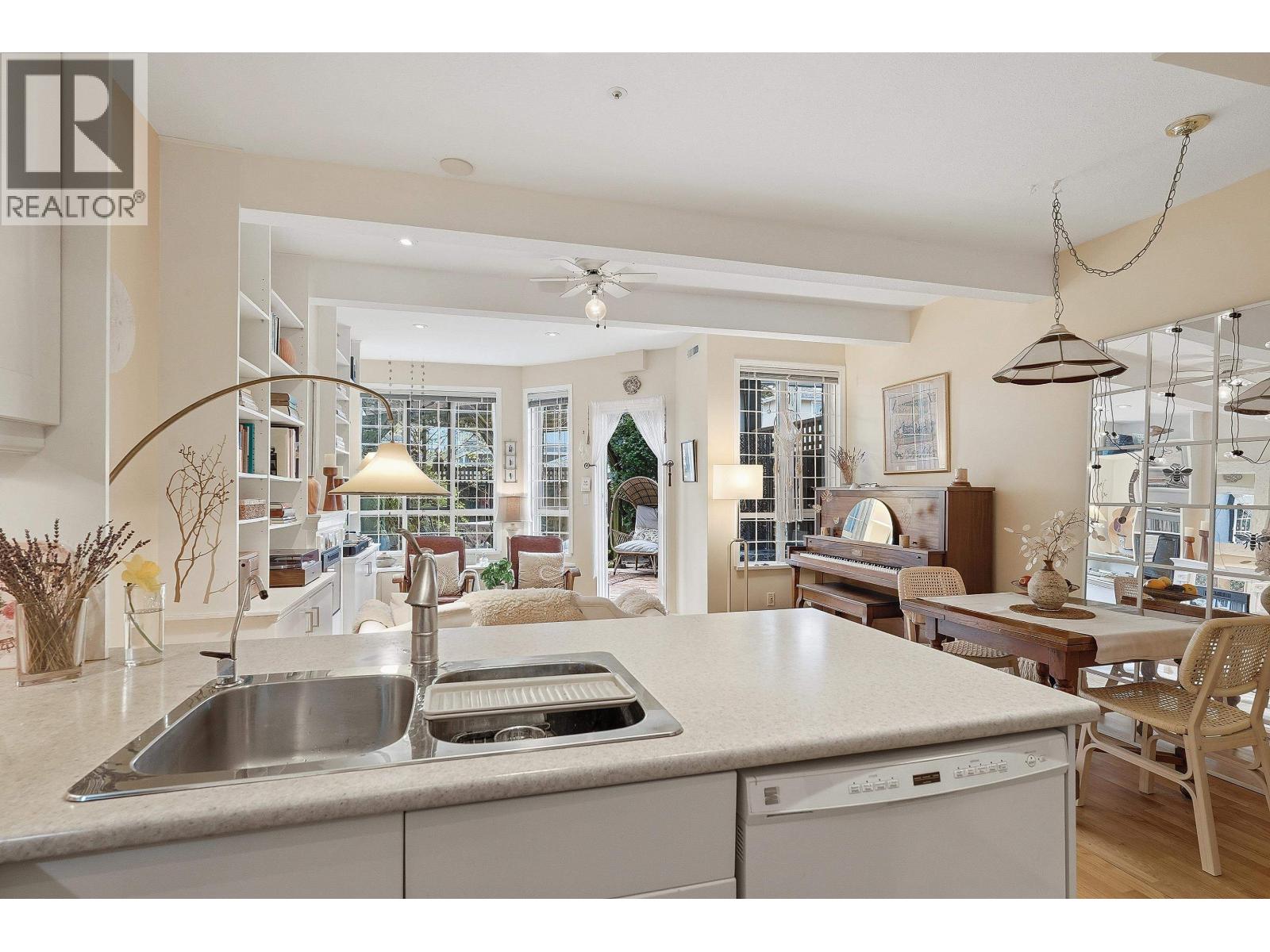 123 3440 W Broadway, Vancouver, British Columbia V6R 4R2 - Photo 9 - R3108020