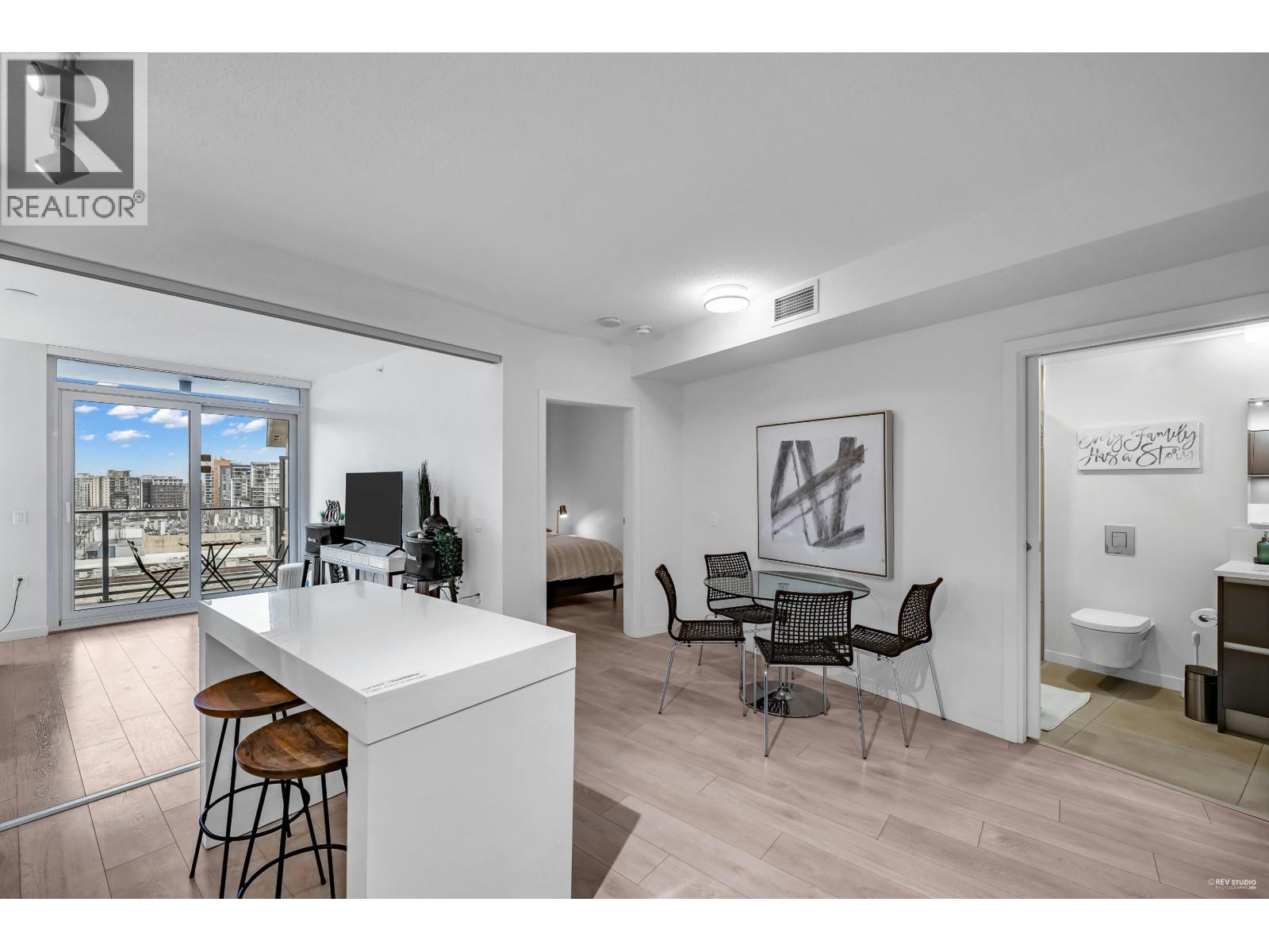 1021 180 E 2nd Avenue, Vancouver, British Columbia  V5T 0K4 - Photo 1 - R3108050