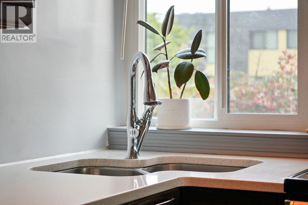 201 341 Mahon Avenue, North Vancouver, British Columbia  V7M 3E1 - Photo 5 - R3108065