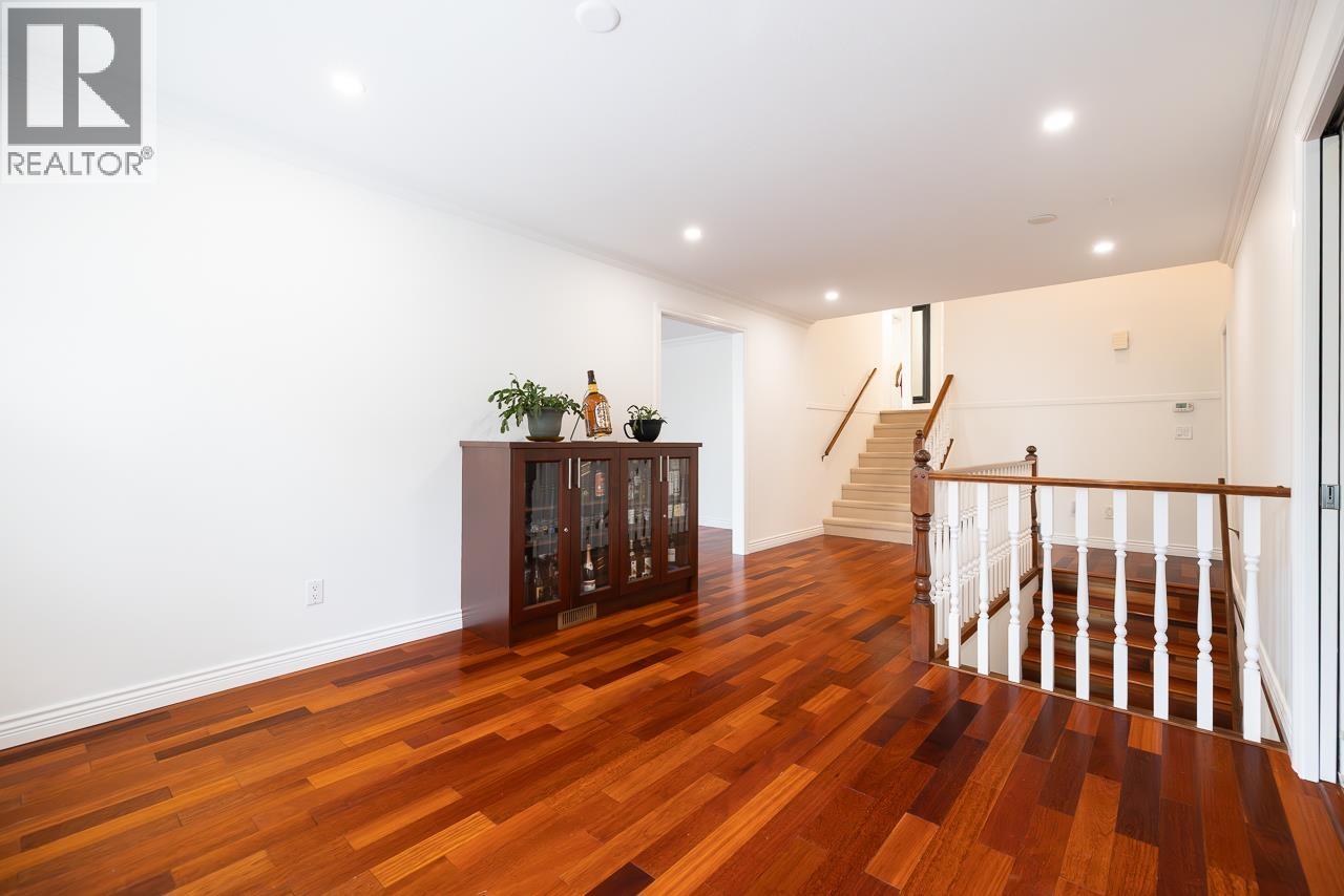 432 Riverview Crescent, Coquitlam, British Columbia  V3C 4X8 - Photo 9 - R3108045