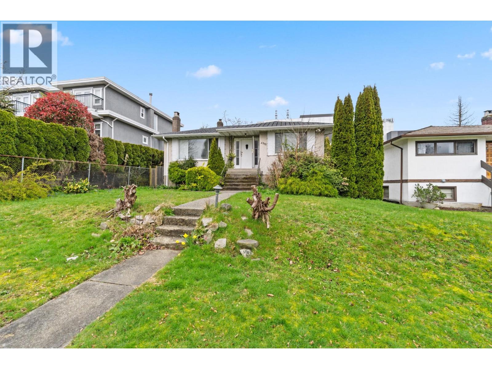 3977 FOREST STREET, Burnaby, British Columbia