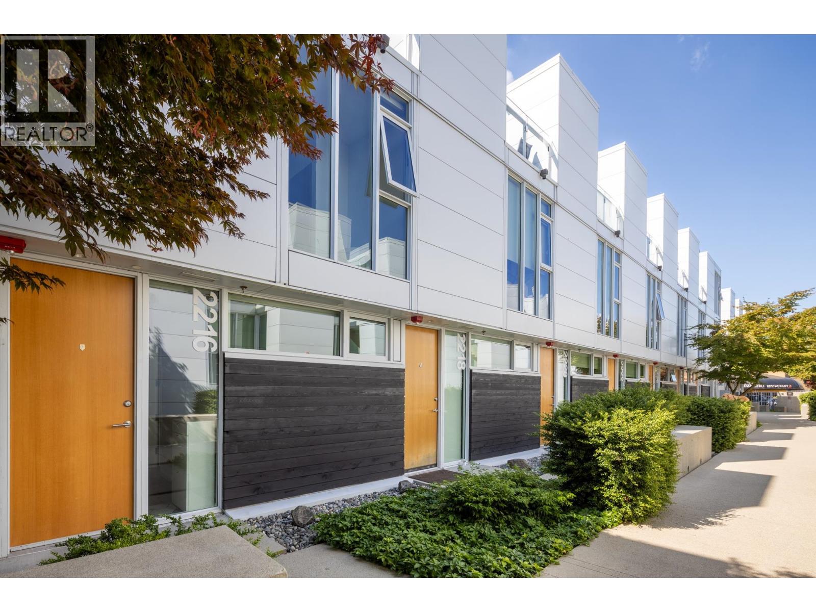 2216 WILLOW STREET, Vancouver, British Columbia