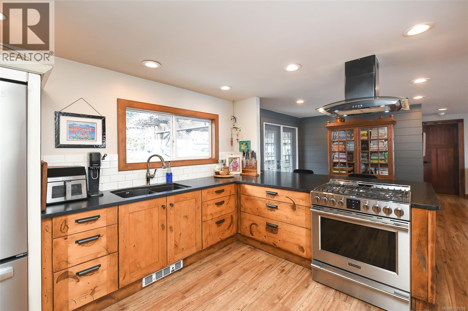 5896 Garvin Rd, Union Bay, British Columbia  V0R 3B0 - Photo 11 - 1031276