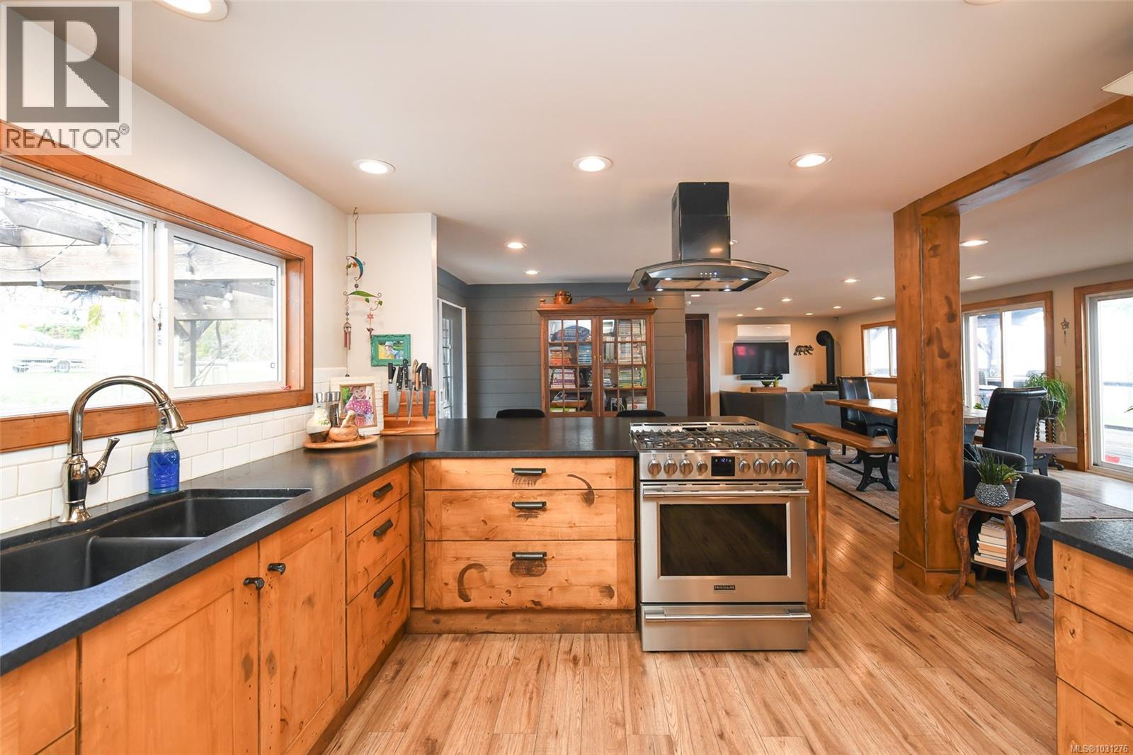 5896 Garvin Rd, Union Bay, British Columbia  V0R 3B0 - Photo 10 - 1031276