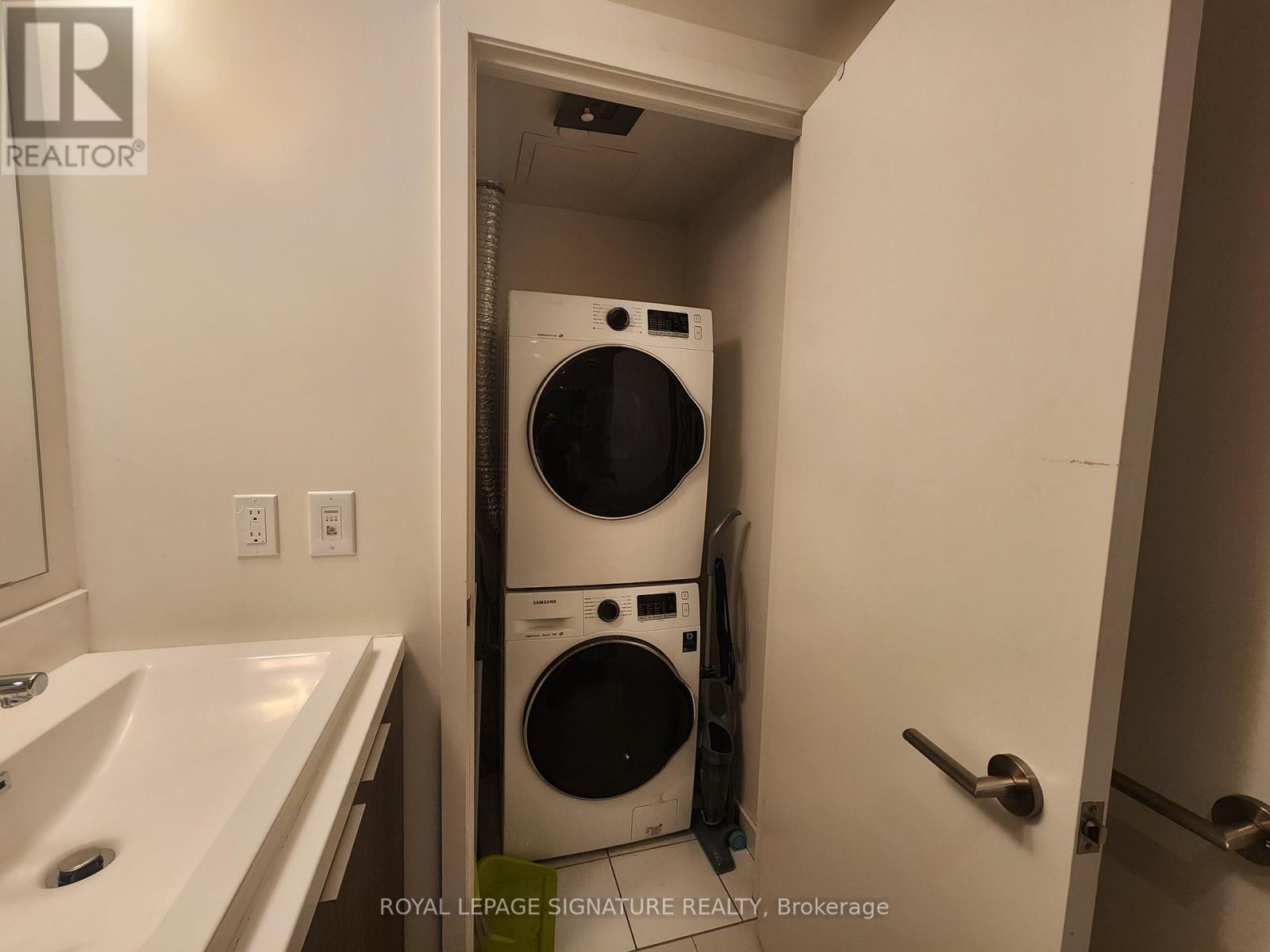 808 - 2 Sonic Way, Toronto, Ontario  M3C 0P2 - Photo 11 - C12968156