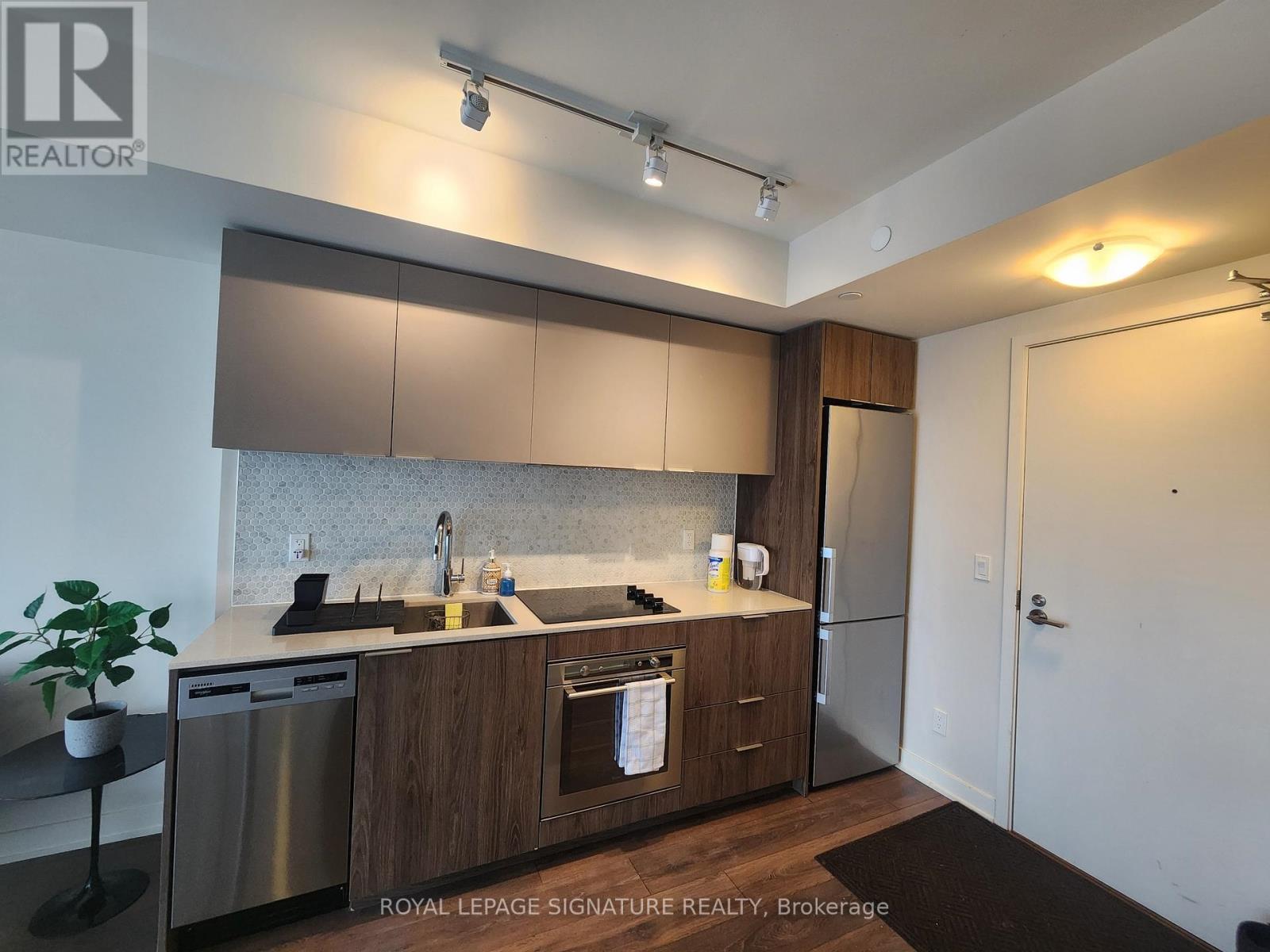 808 - 2 Sonic Way, Toronto, Ontario  M3C 0P2 - Photo 6 - C12968156