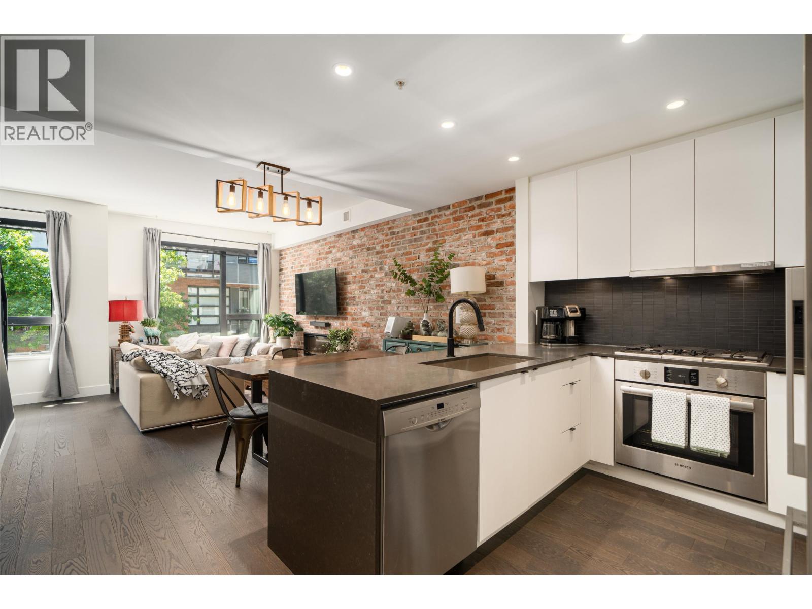 6 83 MOODY STREET, Port Moody, British Columbia