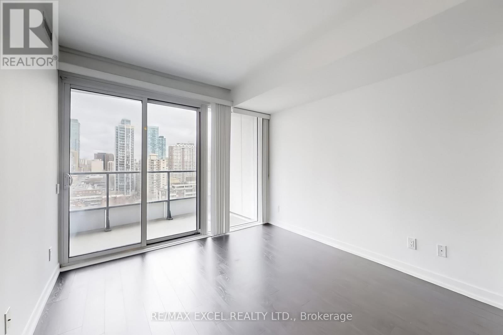 1908 - 85 Wood Street, Toronto, Ontario  M4Y 0E8 - Photo 2 - C12964812