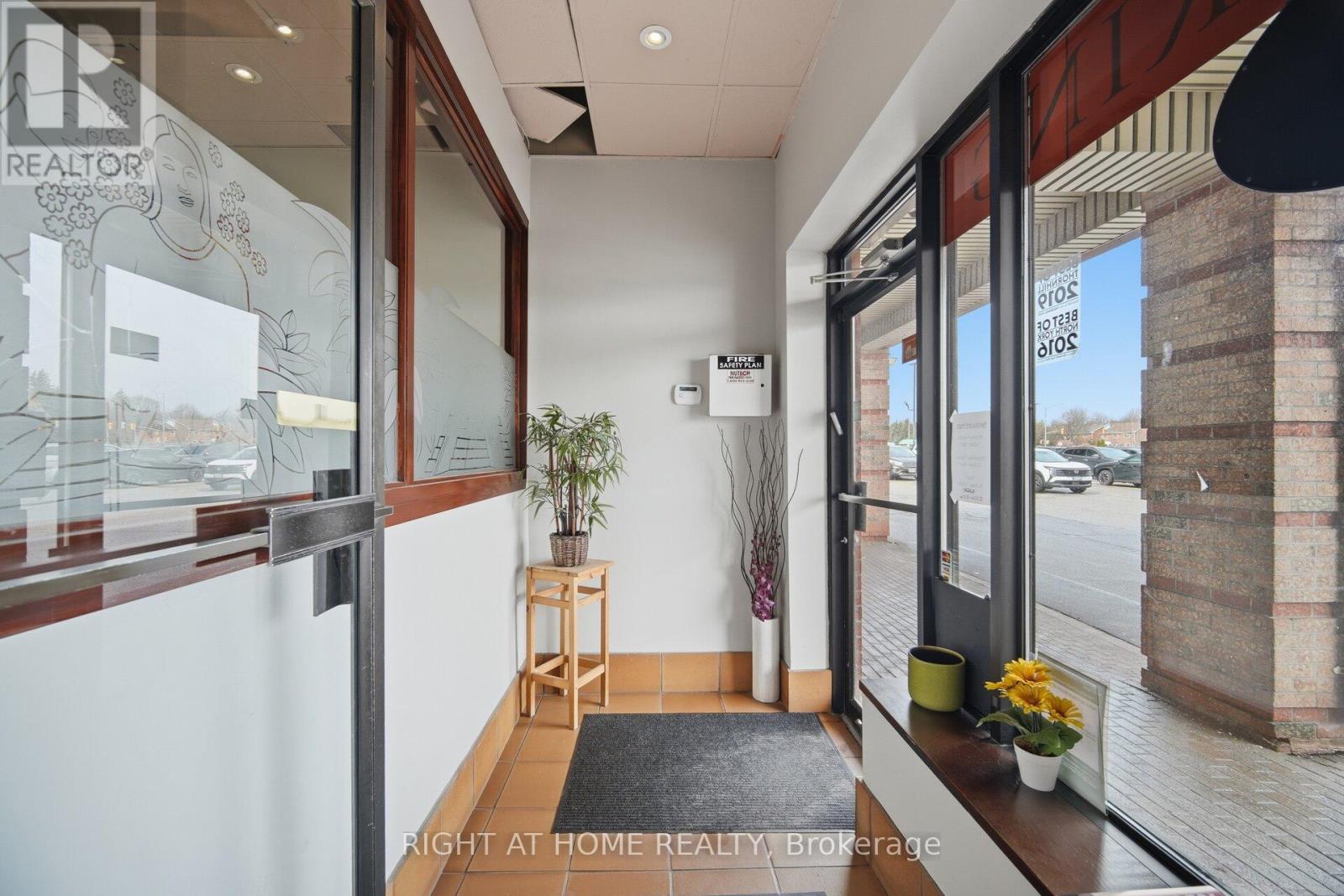 #15 - 441 Clark Avenue, Vaughan, Ontario  L4J 6W7 - Photo 2 - N12968146