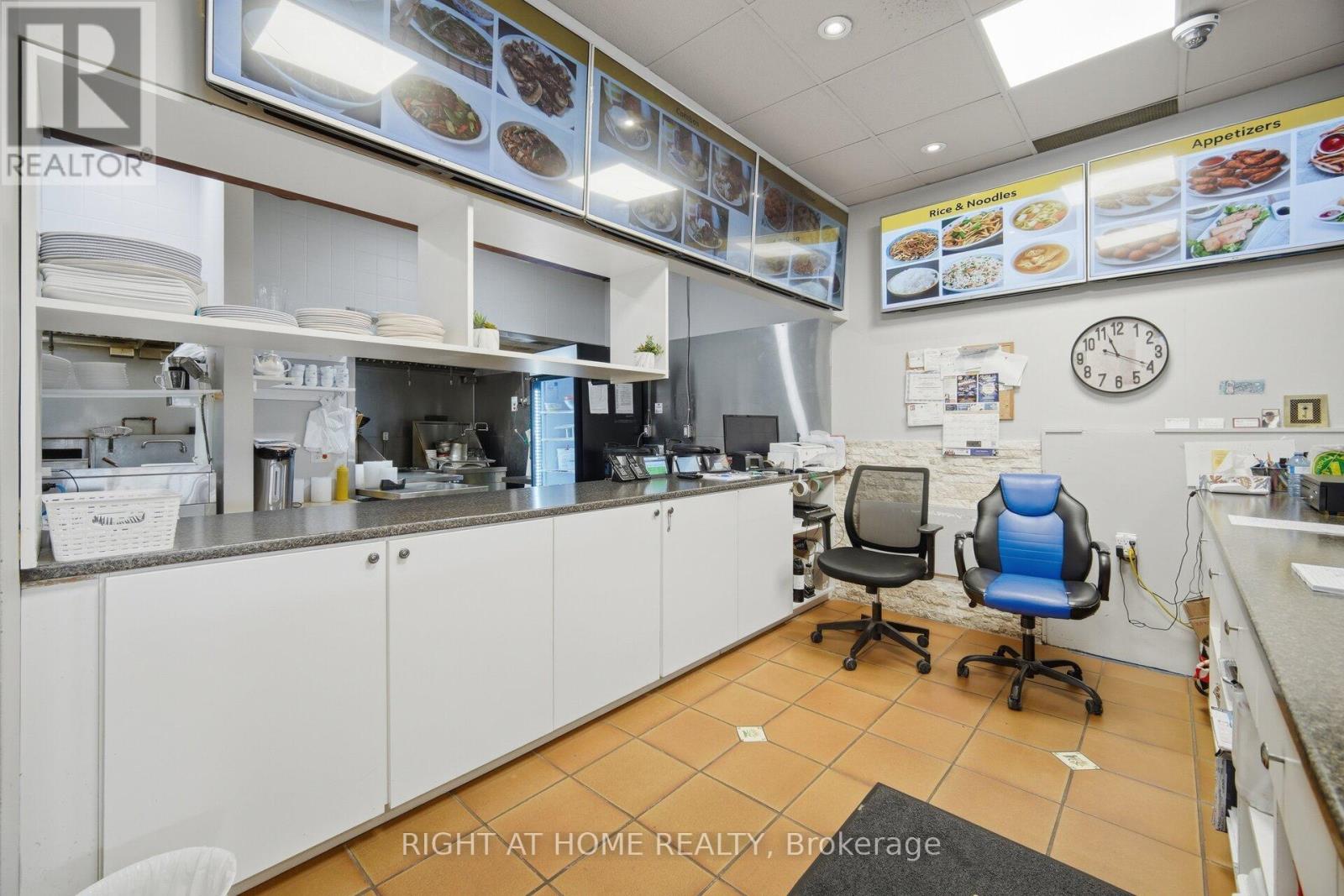 #15 - 441 Clark Avenue, Vaughan, Ontario  L4J 6W7 - Photo 4 - N12968146