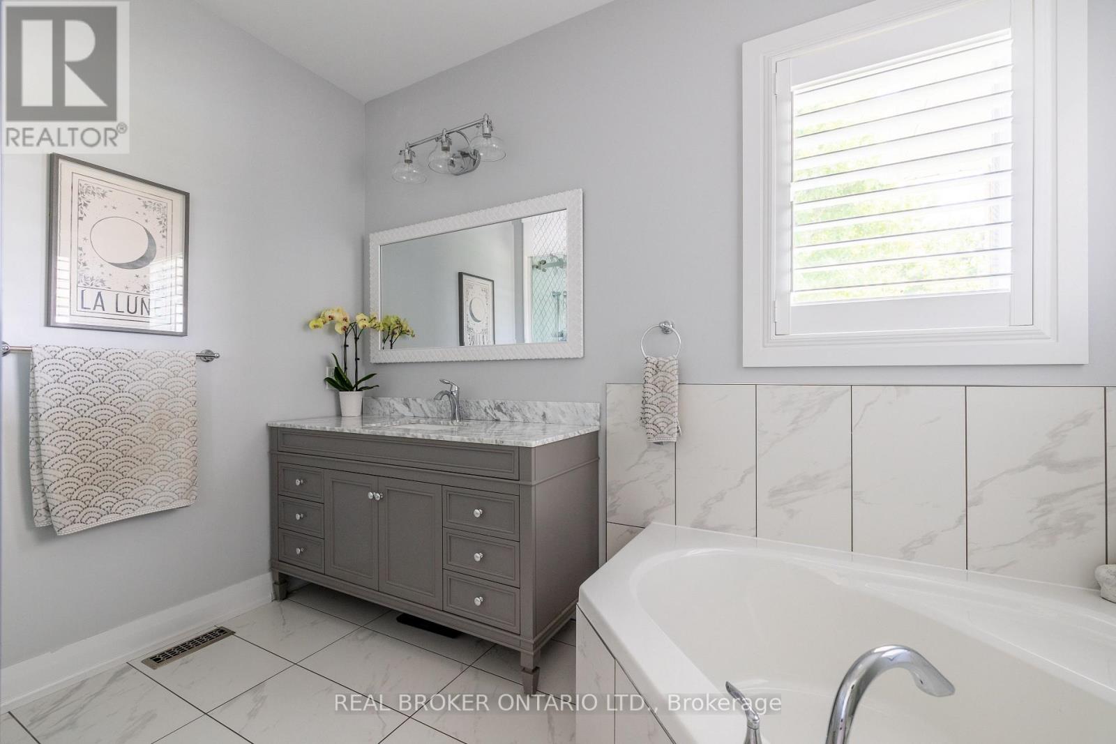 19 Cheslock Crescent, Oro-Medonte (Warminster), Ontario  L3V 8N8 - Photo 16 - S12968152