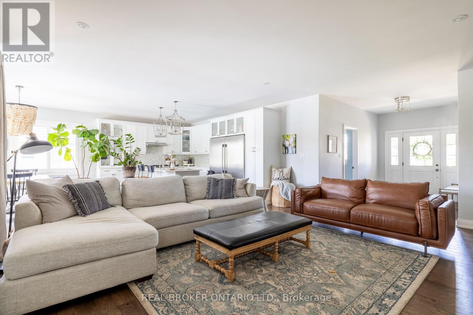 19 Cheslock Crescent, Oro-Medonte (Warminster), Ontario  L3V 8N8 - Photo 5 - S12968152