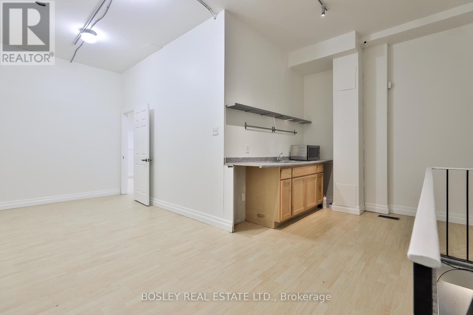 1674 St Clair Avenue W, Toronto, Ontario  M6N 1H8 - Photo 12 - W12968138