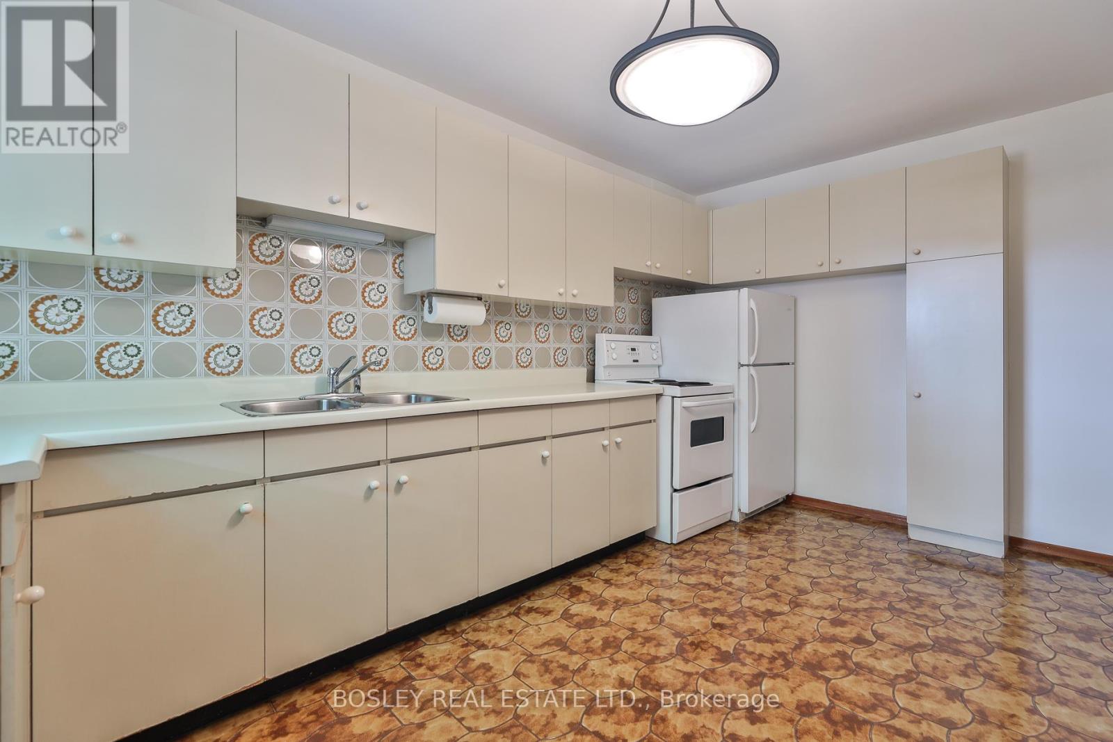 1674 St Clair Avenue W, Toronto, Ontario  M6N 1H8 - Photo 15 - W12968138