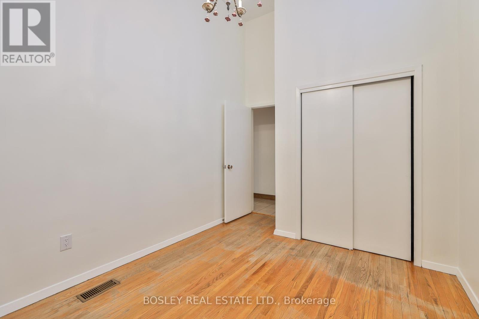 1674 St Clair Avenue W, Toronto, Ontario  M6N 1H8 - Photo 17 - W12968138