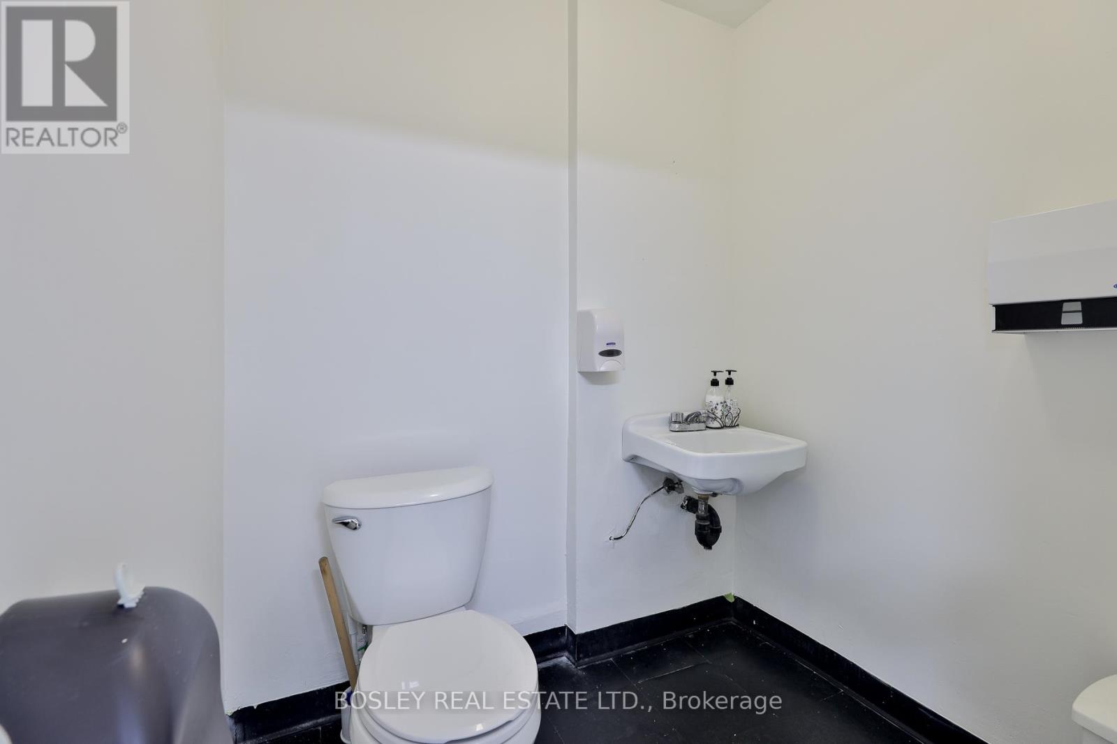 1674 St Clair Avenue W, Toronto, Ontario  M6N 1H8 - Photo 28 - W12968138