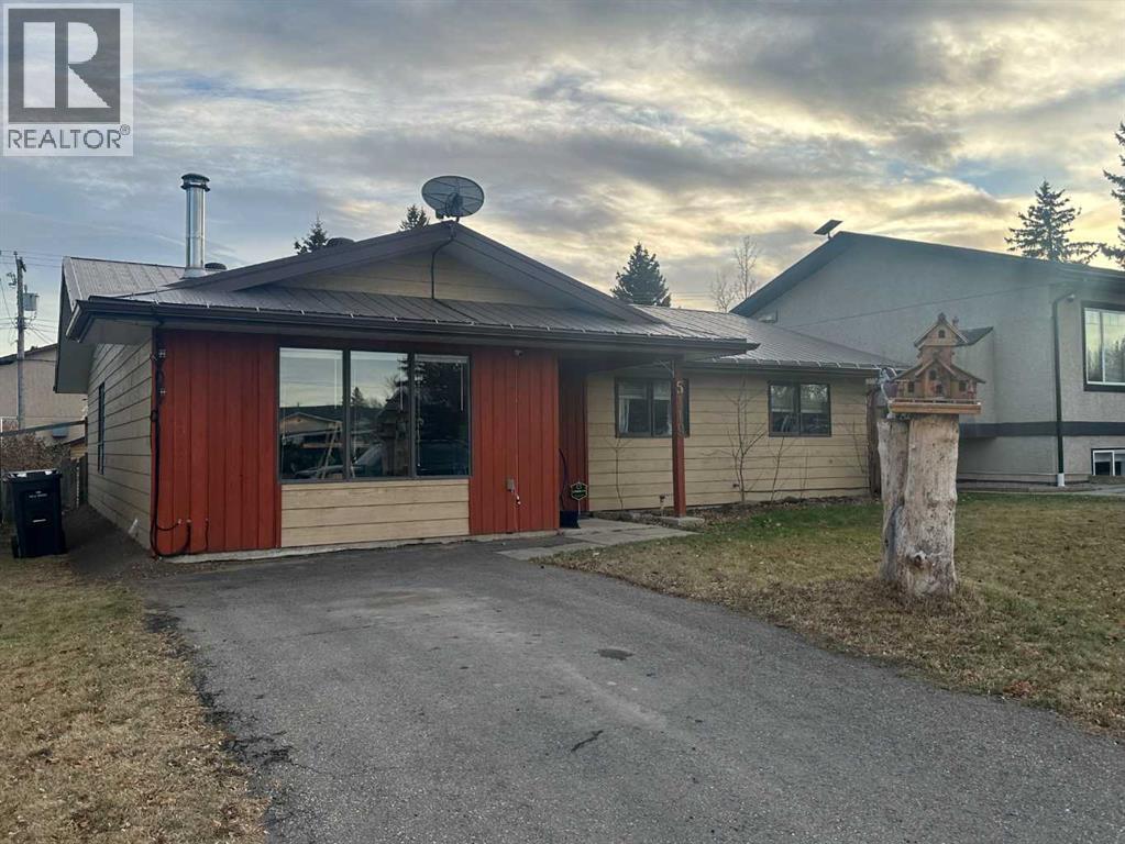 5119 51 Ave, Caroline, Alberta  T0M 1M0 - Photo 1 - A2262816